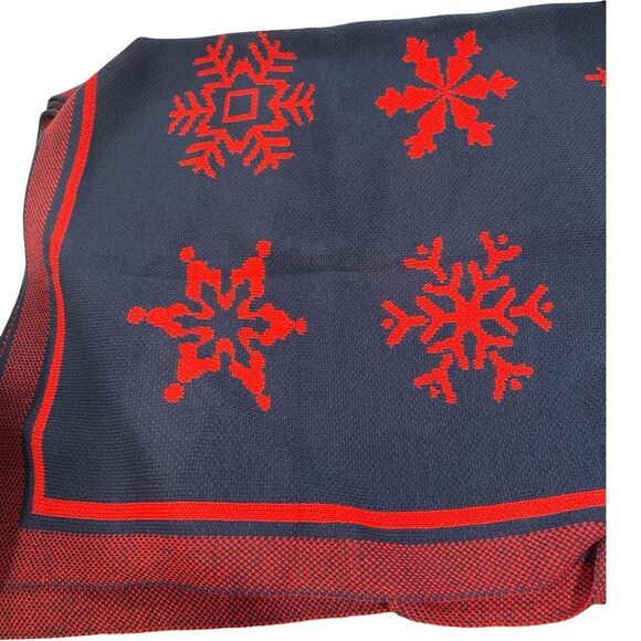 Kennebunk Home Bedford Cottage Snowflake Throw Blanket. - Picture 5 of 12